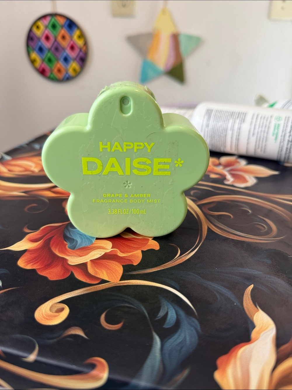 Happy Daise Grape & Amber Fragrance Body Mist - Light Green Bottle